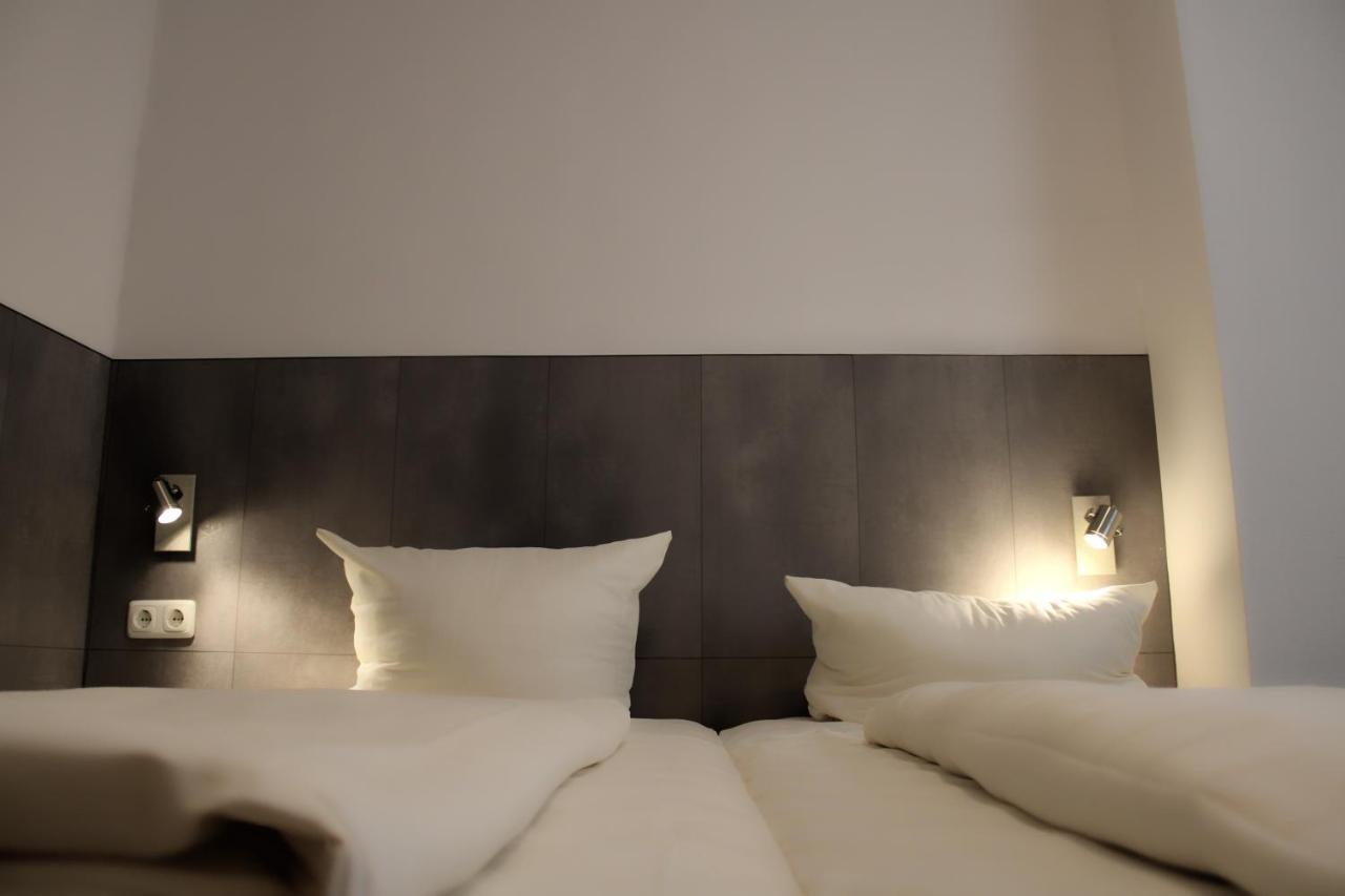 Cvjm Hotel Am Dom ลูเบค ภายนอก รูปภาพ