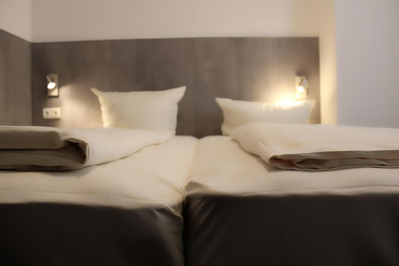 Cvjm Hotel Am Dom ลูเบค ภายนอก รูปภาพ