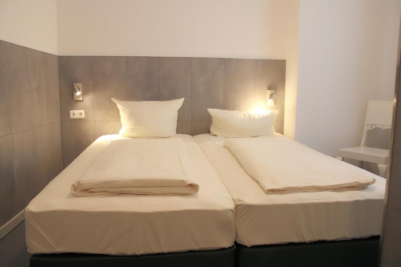 Cvjm Hotel Am Dom ลูเบค ภายนอก รูปภาพ