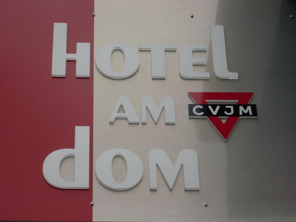 Cvjm Hotel Am Dom ลูเบค ภายนอก รูปภาพ